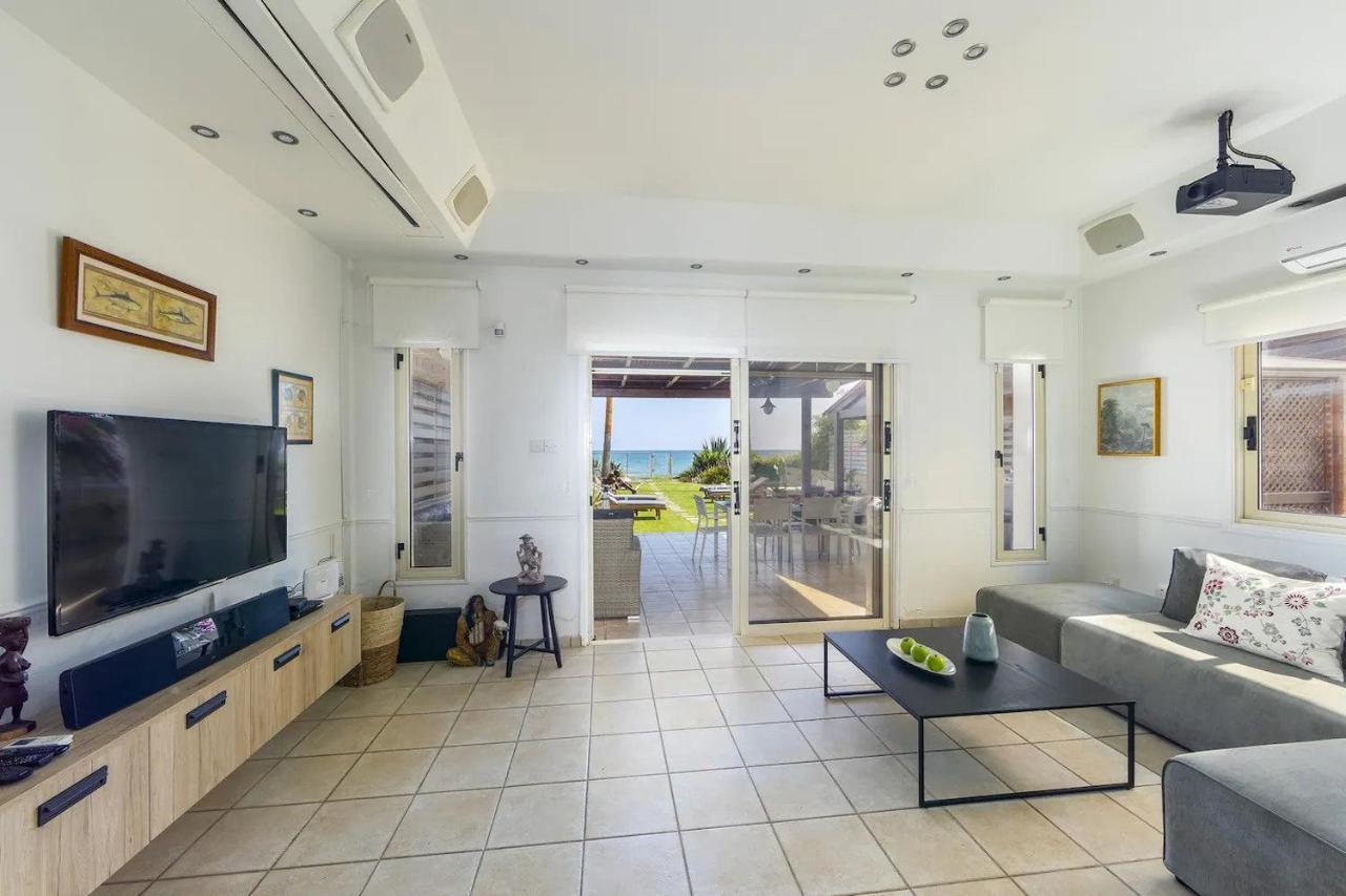 Kiti Beachfront Villa Carpe Diem מראה חיצוני תמונה