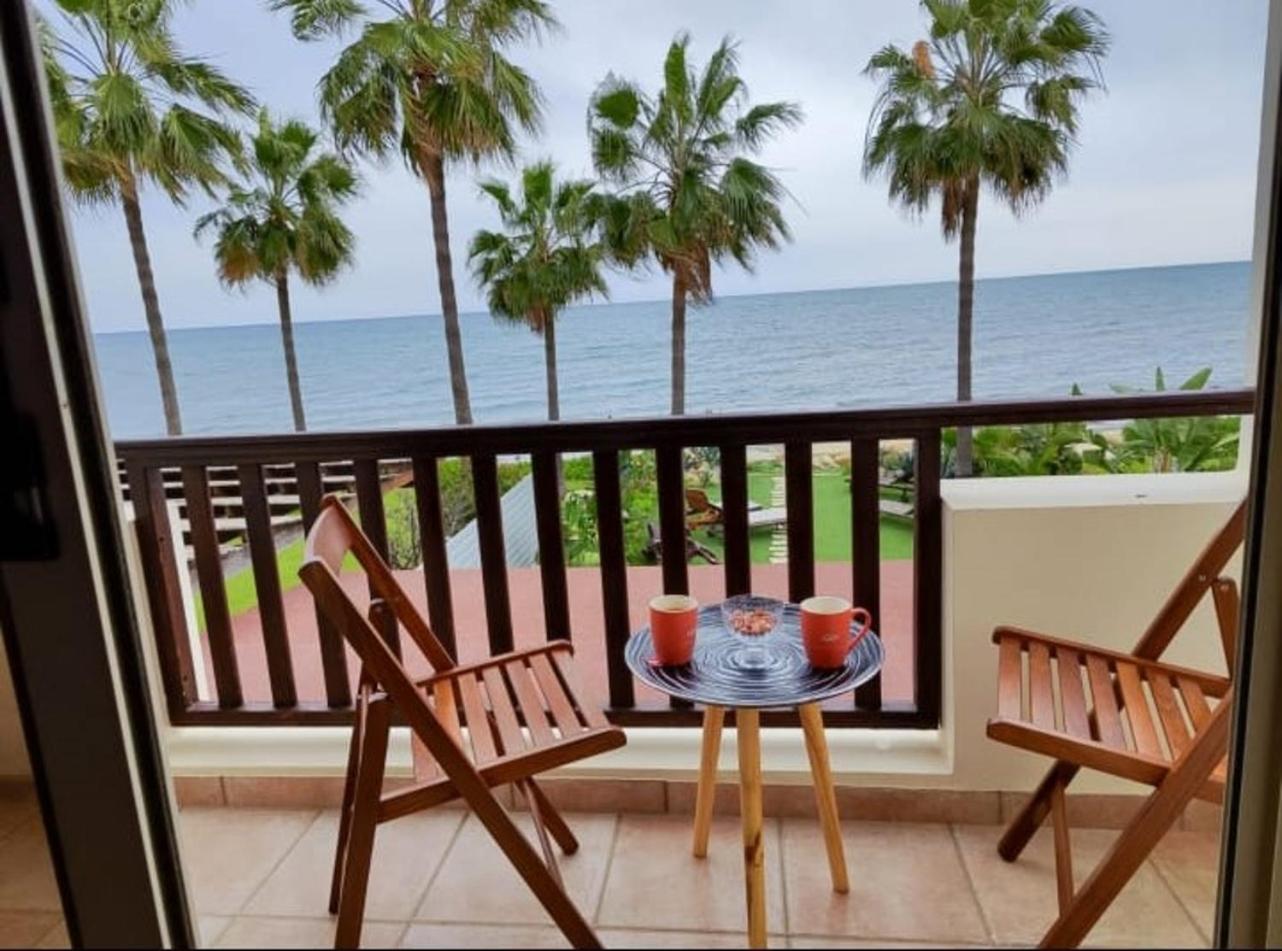 Kiti Beachfront Villa Carpe Diem מראה חיצוני תמונה